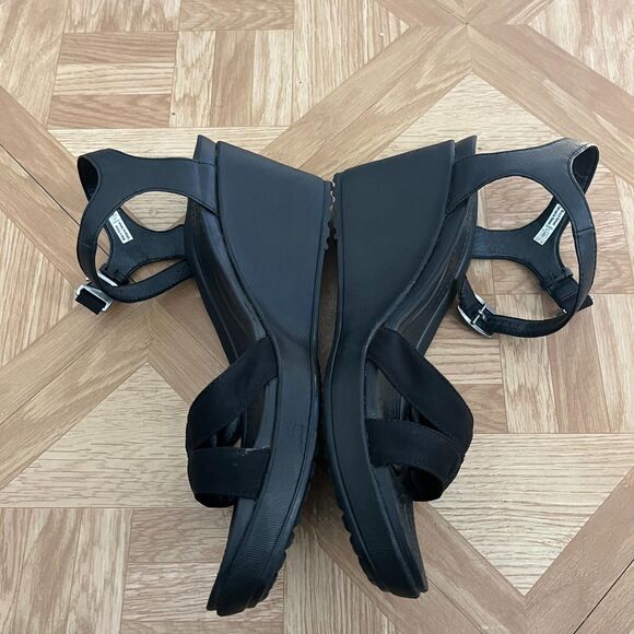 CROCS LEIGH II ANKLE STRAP WEDGE size 11 - Picture 7 of 7